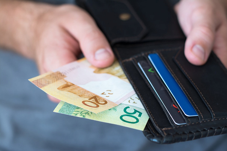 Узнали, сколько тратят белорусы в магазинах каждый день