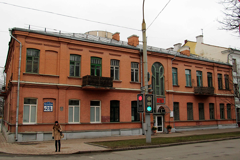 В столичной Осмоловке продают необычную квартиру – у дома славная история