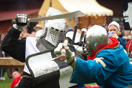 Пыль, мечи и пир после битвы: как прошел фестиваль "Наш Грюнвальд"