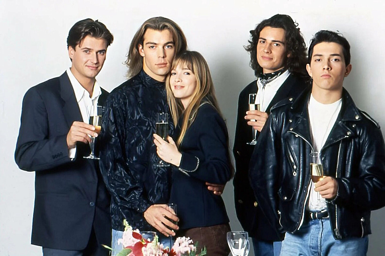 Наши девяностые: как изменились и куда пропали актеры сериала "Элен и ребята"