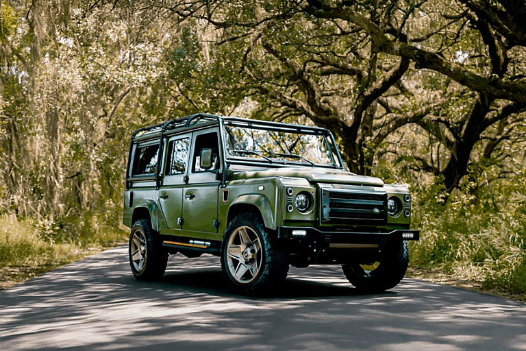 Классический Land Rover Defender возродили в виде мощного рестомода Классический Land Rover Defender возродили в виде мощного рестомода