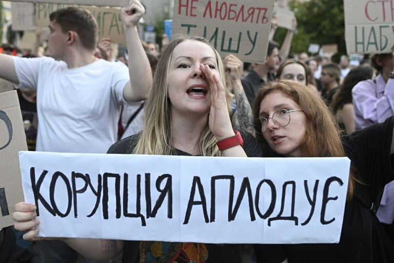 Волна протестов в Украине – люди не стеснялись в выражениях Волна протестов в Украине – люди не стеснялись в выражениях