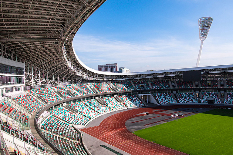 Концерты мешают футболу: как на "Динамо" защищают газон от повреждений