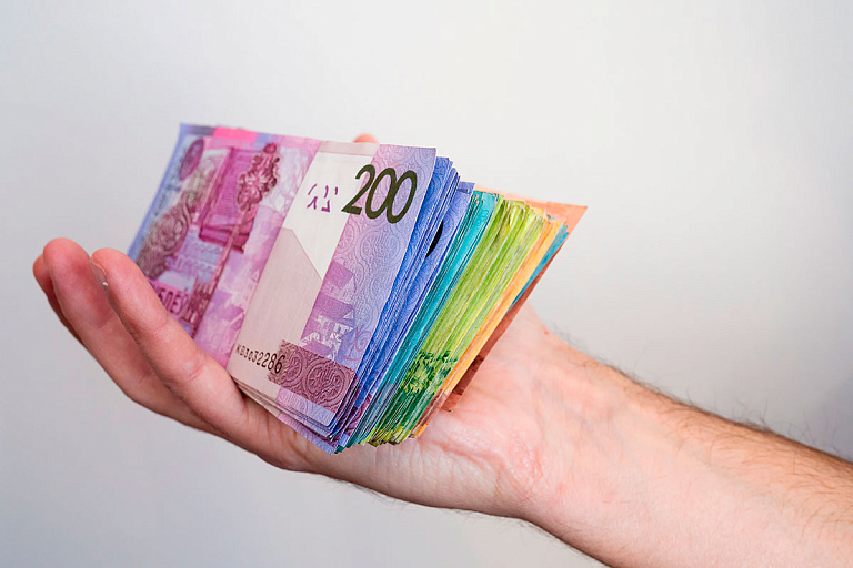 Средняя зарплата белорусов выросла – кто и сколько получает