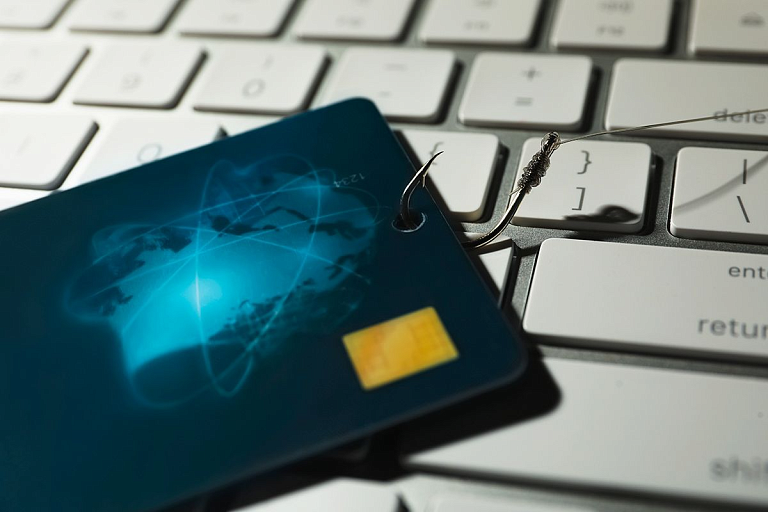 Куда чаще всего утекают украденные у белорусов деньги, рассказали в СК