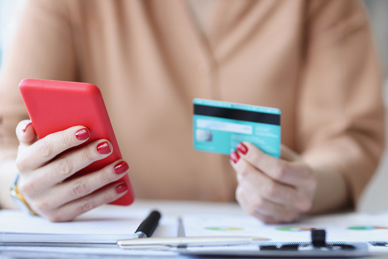 Со счетов белорусов начали автоматически списывать штрафы – подробности