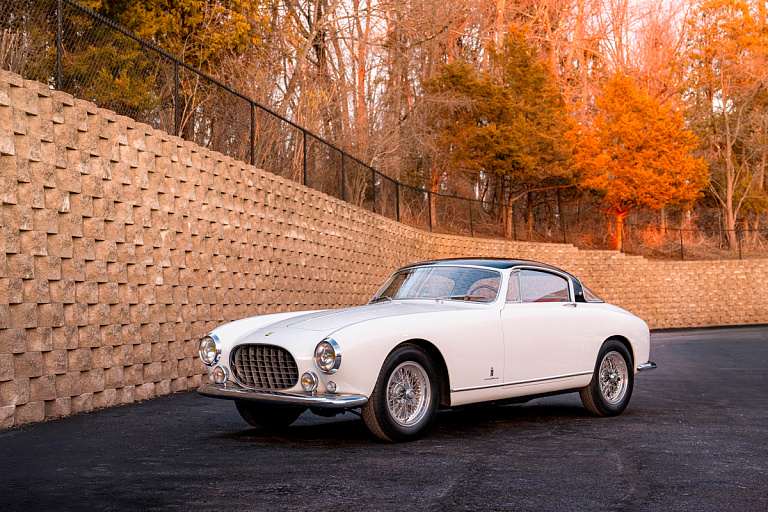 На аукционе выставят классический Ferrari 1956 года выпуска