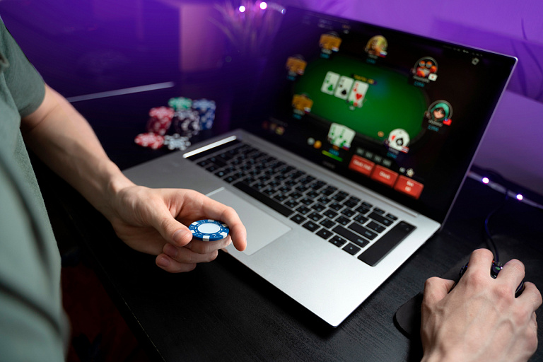 Казино как источник дохода: кто из звезд зарабатывает на игровой индустрии