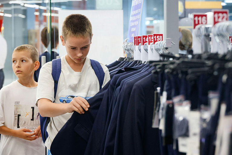 Единая форма и проблемная обувь: что обсуждают родители на школьных ярмарках