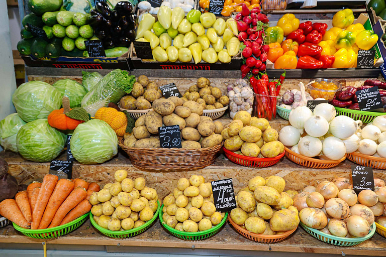 Белорусам в двух областях продавали "золотые" овощи – вот какие были наценки