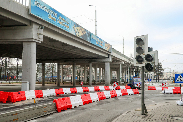Из-за ремонта моста в центре Минска ограничат движение еще на одной улице