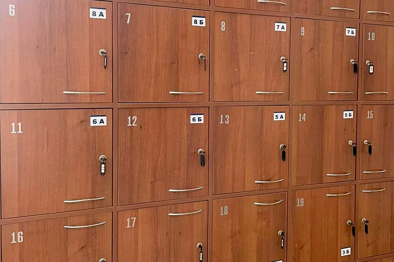 Коробки с Wildberries: посмотрели, как будут хранить телефоны школьников