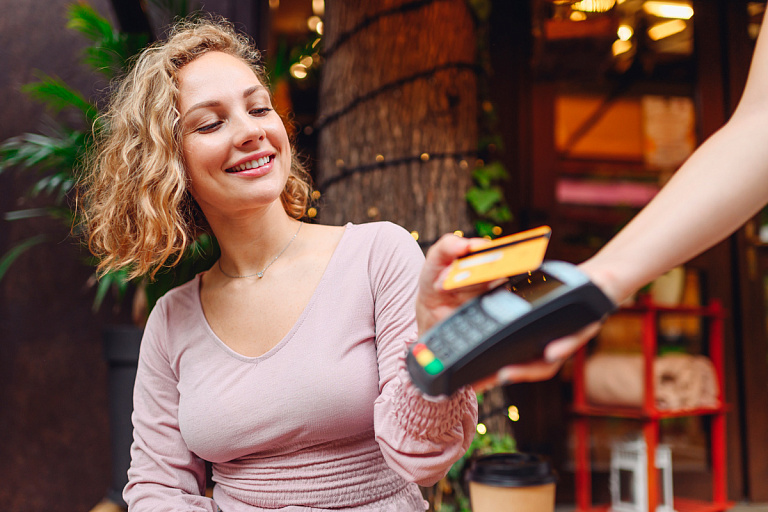 Сколько банковских карт у каждого белоруса – это новый рекорд