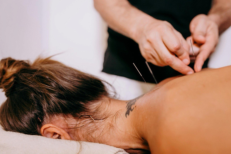 Жительница Мозыря едва не погибла от домашнего иглоукалывания