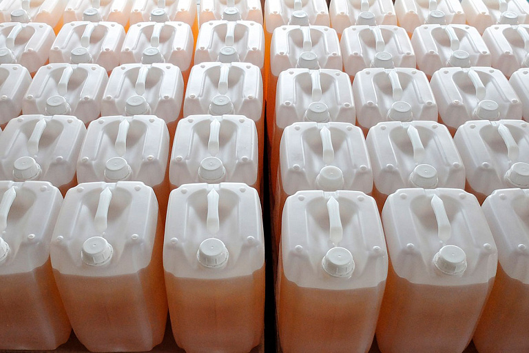 Белоруска сняла, как в поле горят канистры химикатов, – Минприроды ответило