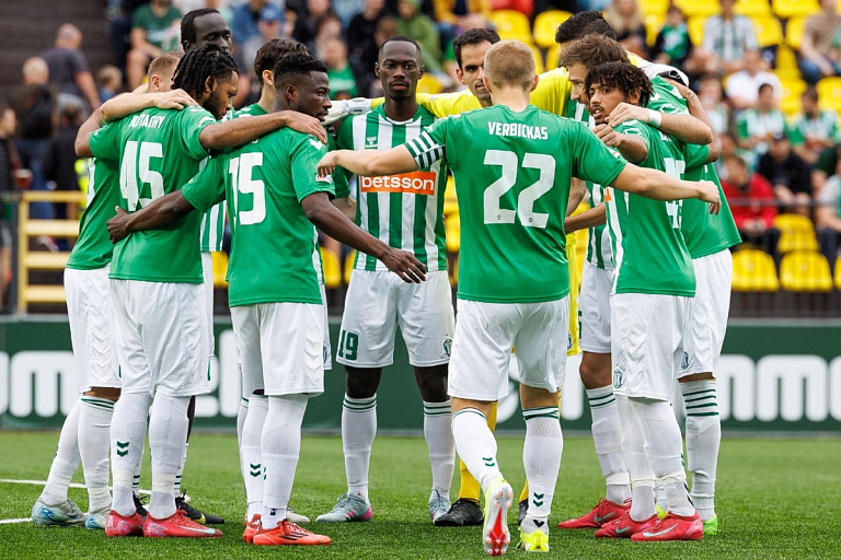 Чемоданный бунт: фанаты футбольного "Жальгириса" выступили против тренера