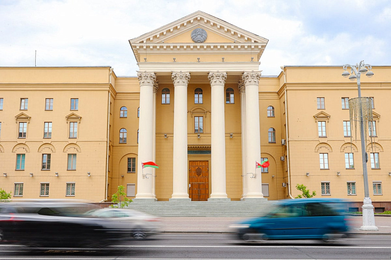 "Денег чекистам жалеть не надо": Лукашенко высказался о зарплатах силовиков