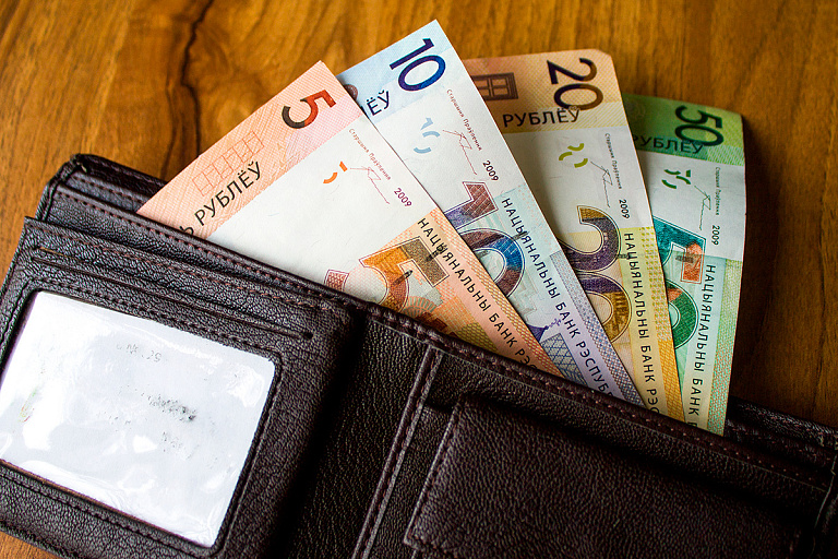 Банки советуют белорусам запастить наличкой – когда