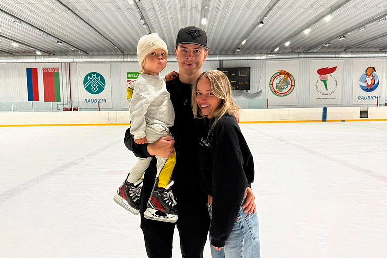 Шарангович поставил двухлетнего сына на коньки – милое видео