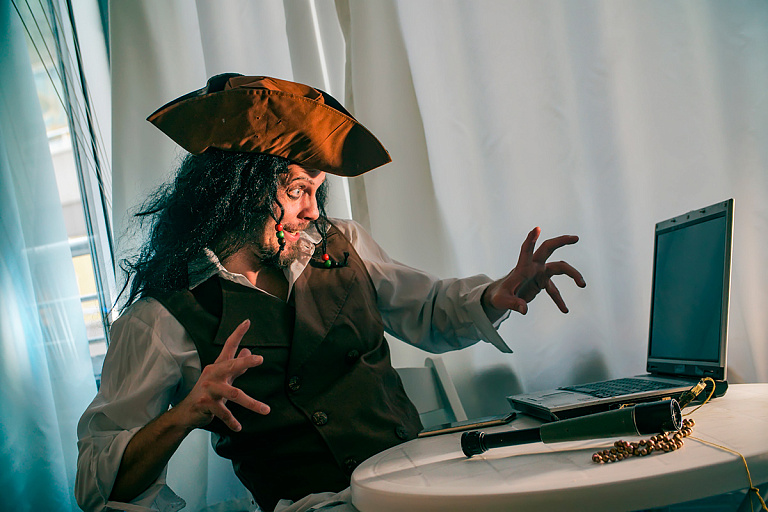 Новый троян крадет деньги и пароли через торренты