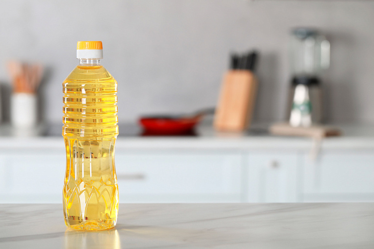 Работники минского завода выпили масло на камеру – словили массу хейта