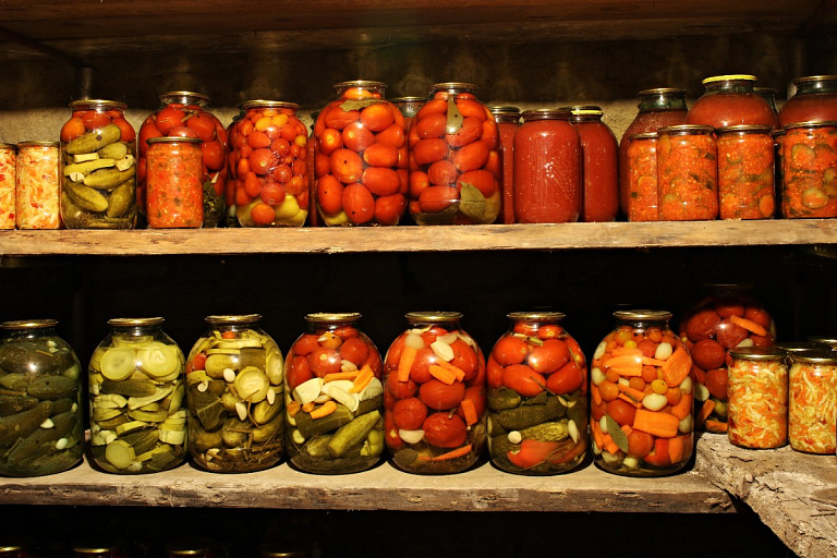 Томаты на зиму: рассол выпьют быстрее, чем съедят помидоры