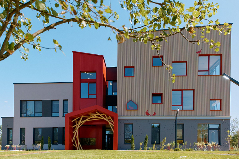 С амфитеатром и лифтом: в "Зеленой гавани" сдали первый детский сад – фото