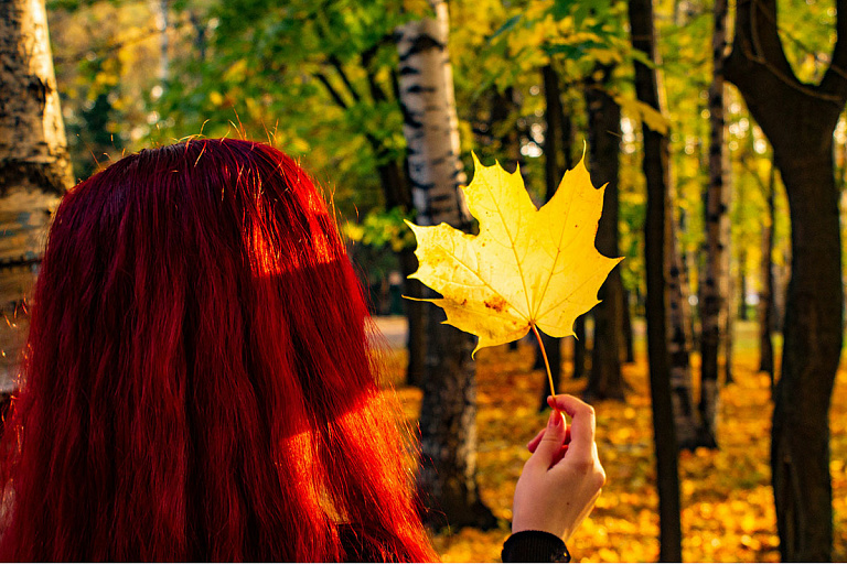 Как покрасить волосы осенью – трендовые оттенки нового сезона