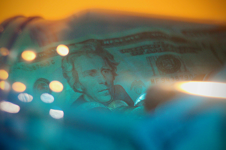 Доллар не определился: что происходит с курсами валют 19 августа