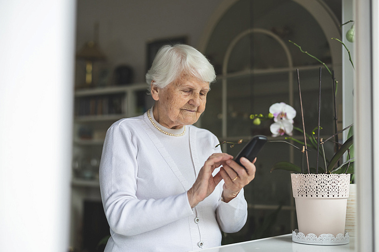 Как отличить старость от деменции, рассказал врач