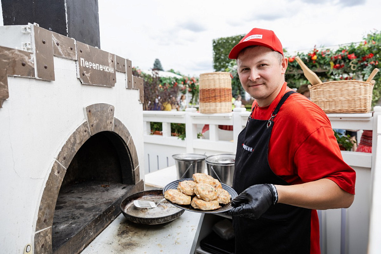 От бууза до ухи с крабом: чем в Москве удивляет фестиваль "Вкусы России"