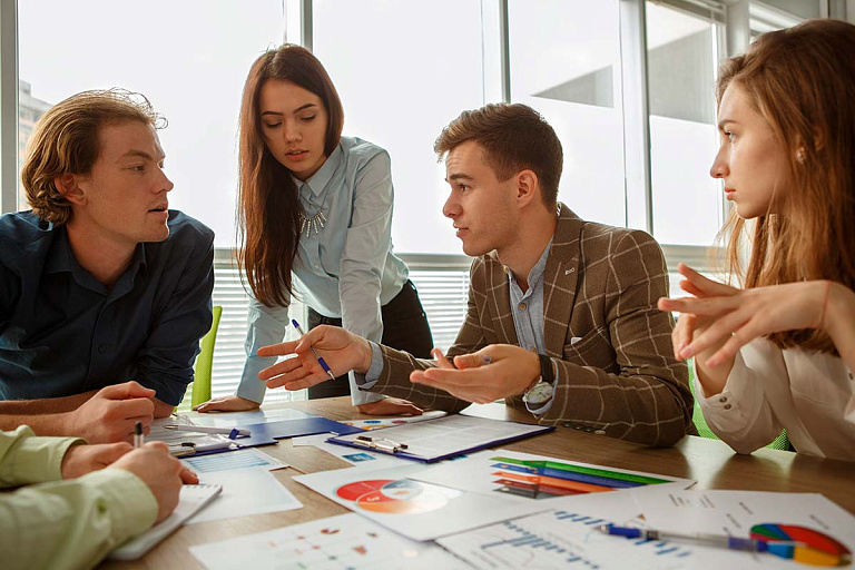 В каких сферах работает больше всего молодежи, поделился Белстат