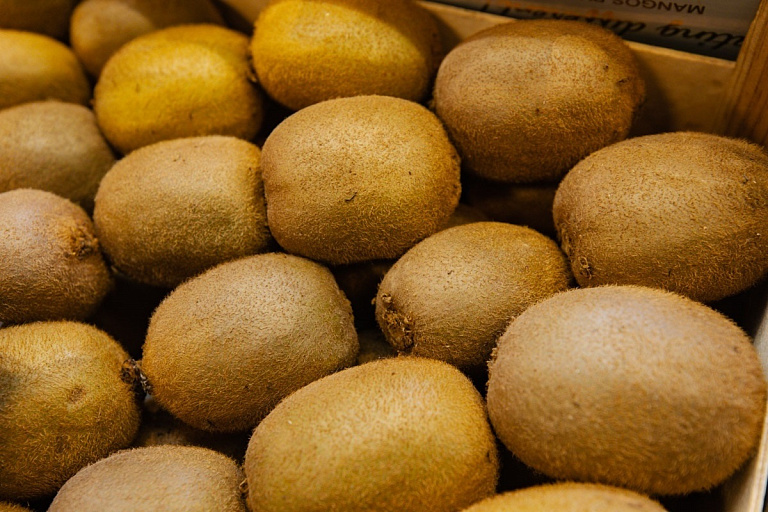 Почему киви полезно есть с кожурой – объясняют врачи