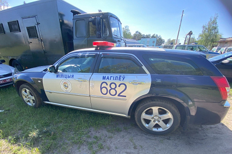 Рассказываем, сколько стоит Chrysler из автопарка ГАИ