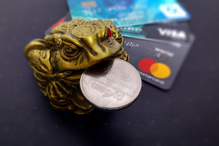 У белорусов деньги с базовых счетов будут списывать по-другому – указ