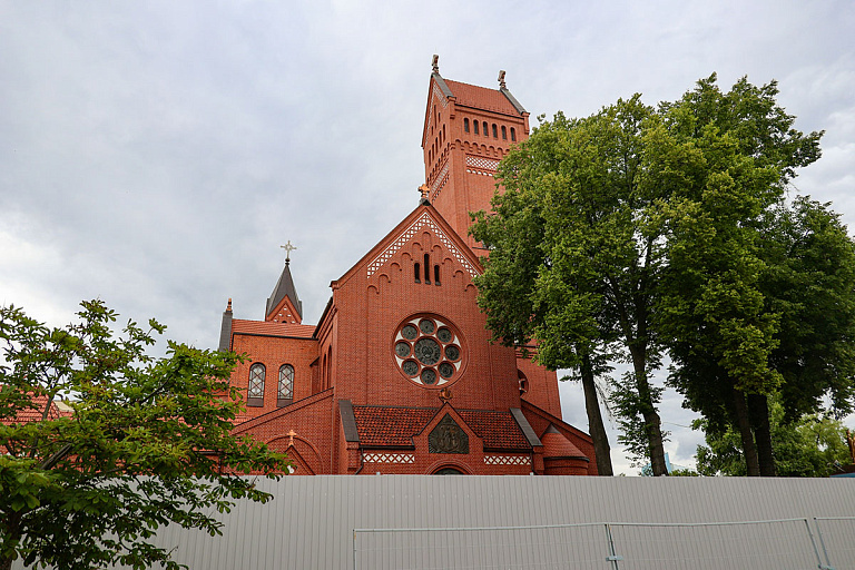 Иконы и книги из Красного костела выбрасывают – разобрались, правда ли это