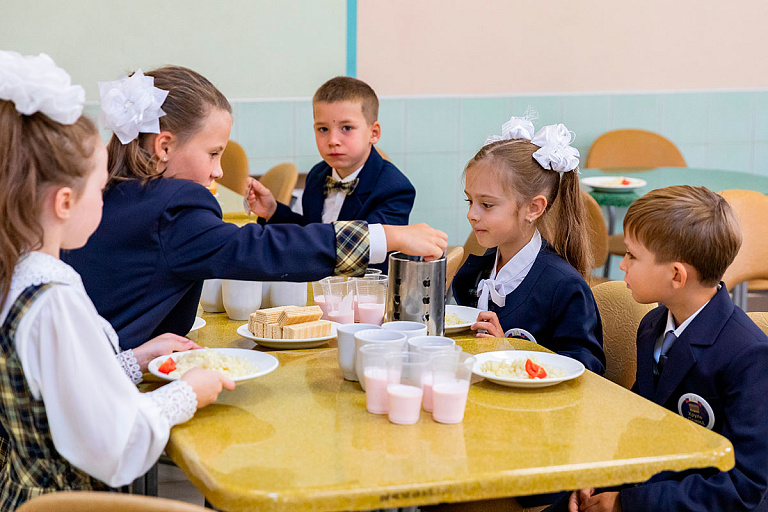 Школьников Гомеля будут кормить блюдами итальянской и французской кухонь