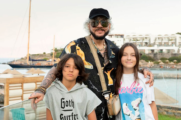 "Юмор в папашу": Киркоров поделился, как переживает трудный возраст детей