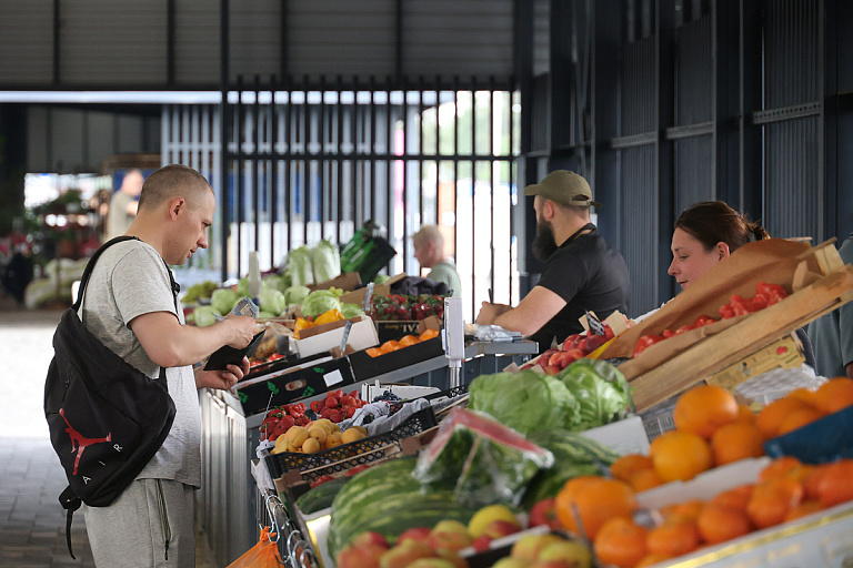 Терминалам – бой: продавцы на рынках рассказали, почему не принимают карты