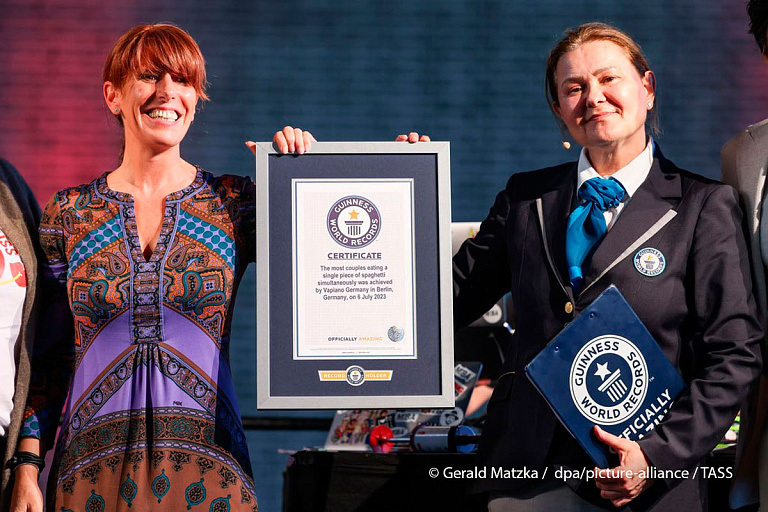 Как за минуту сломать 108 огурцов: что еще знает Книга рекордов Гиннесса