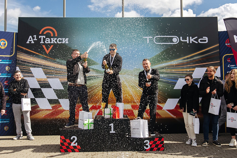 Водители "А1 Такси" посостязались в мастерстве на трассе в Стайках