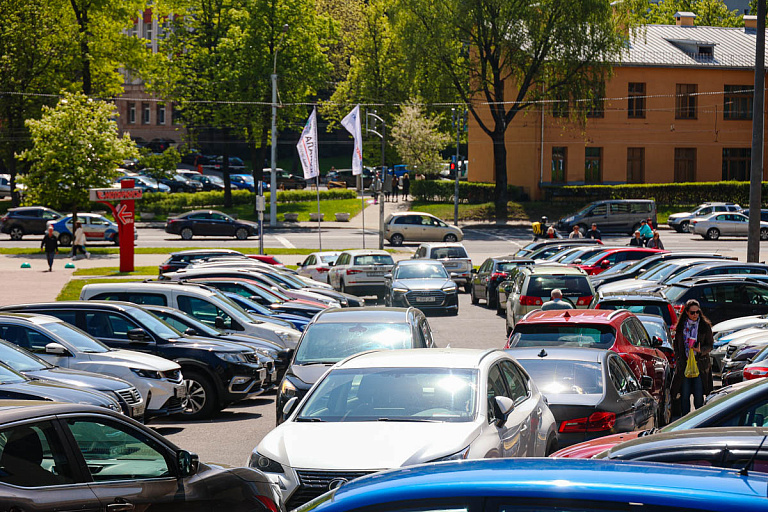 Люди жалуются на парковки: в КГК рассказали про самые вопиющие случаи