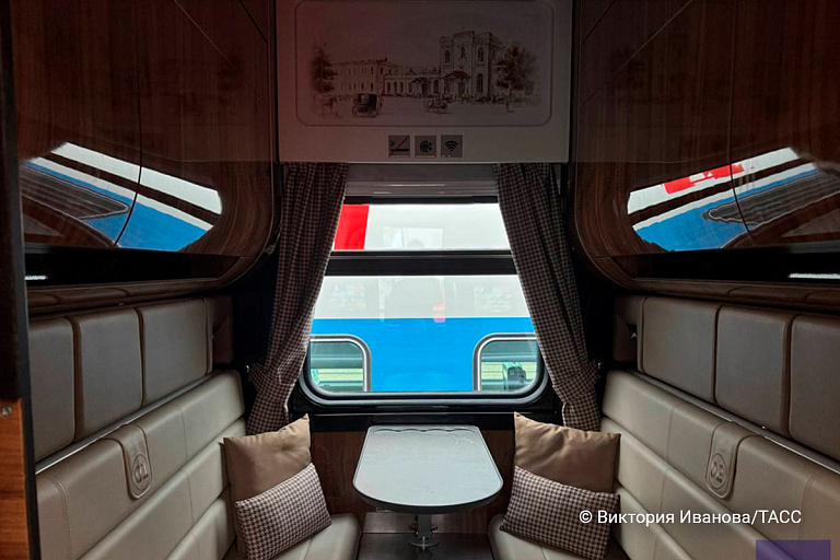 РЖД представили модернизированный вагон с двухметровыми полками