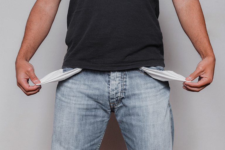 Рабочим в Новополоцке не платили полгода: не помогла даже прокуратура