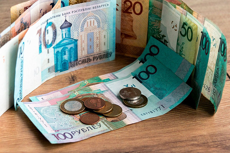 К выходным доллар решил немного подешеветь – смотрим итоги валютных торгов