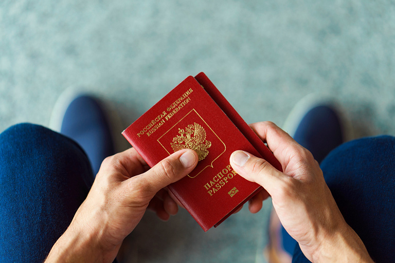 Россиянин поменял фамилию на Свободен, чтобы не платить по кредитам