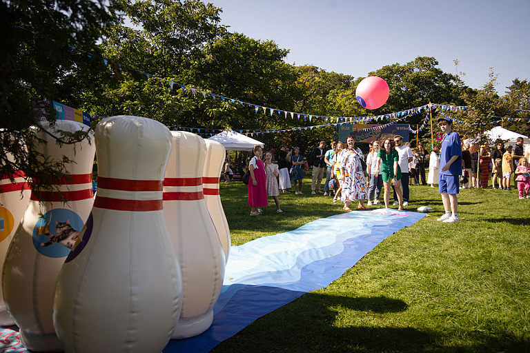 Яркий финал лета: в Минске проходит последняя Vulitsa Ezha этого сезона – фото