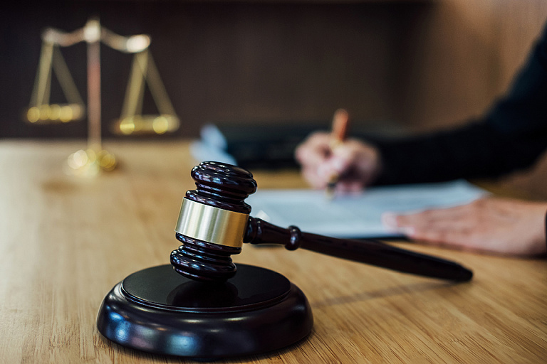 В Беларуси за взятки задержали 18 человек – схема работала годами