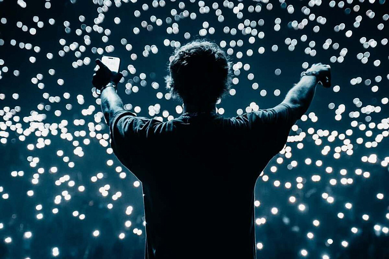 Криду предъявили за "порношоу" и поцелуи – а он не испугался и ответил