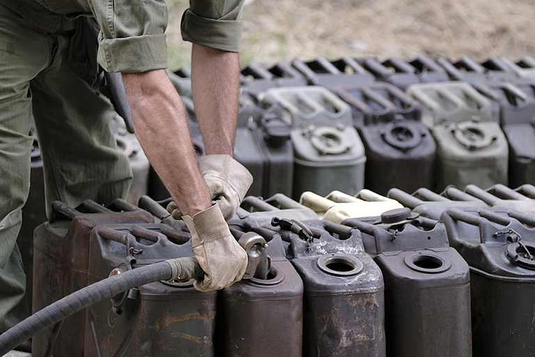 Директор и водитель два года воровали топливо – что им за это будет